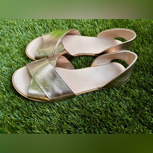 H&M Gold Sandals Crisscross Design - Picture 5 of 9